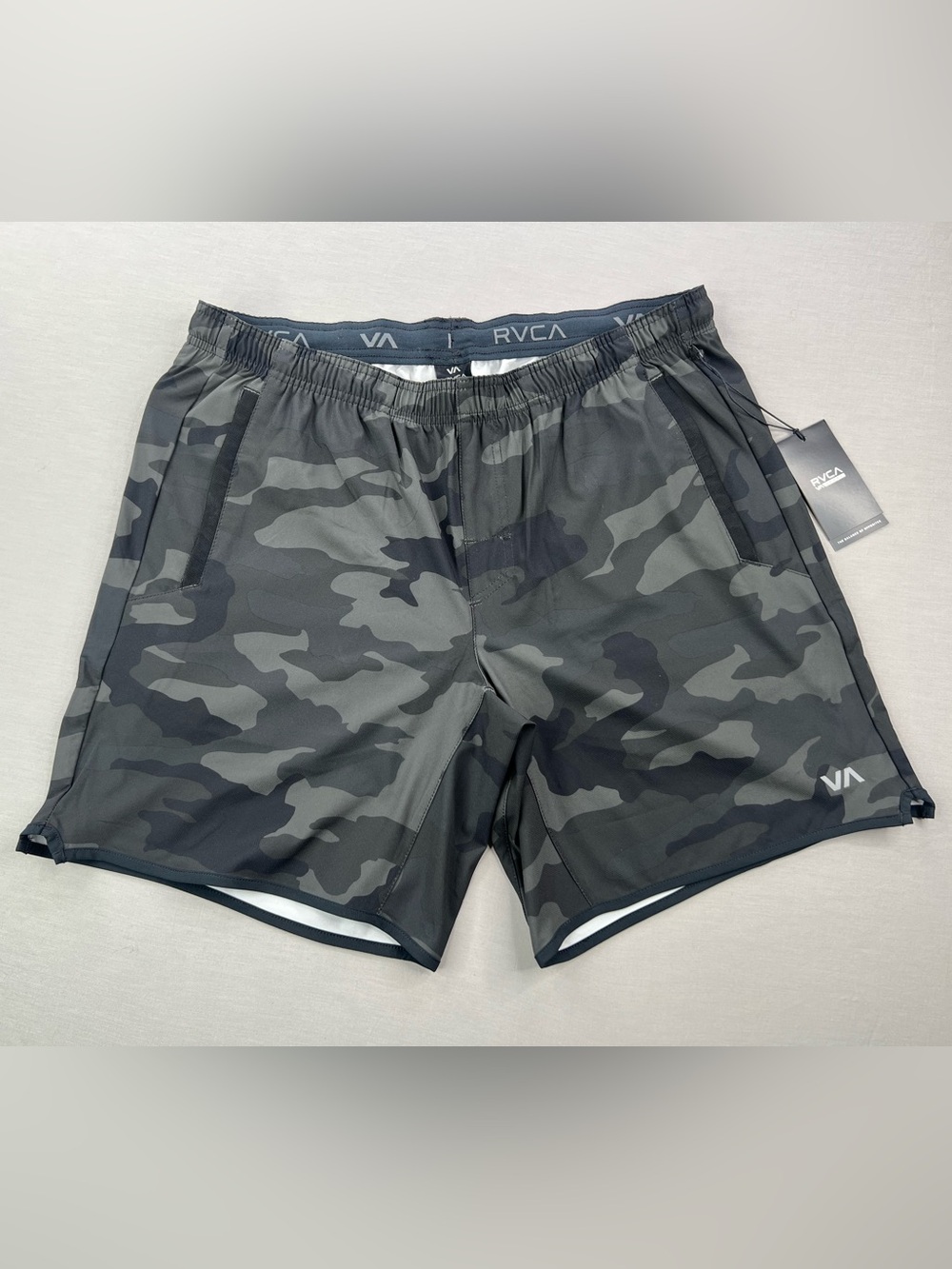 RVCA MENS YOGGER STRETCH 17 ACTIVE ATHLETIC SHORTS BLACK CAMO
